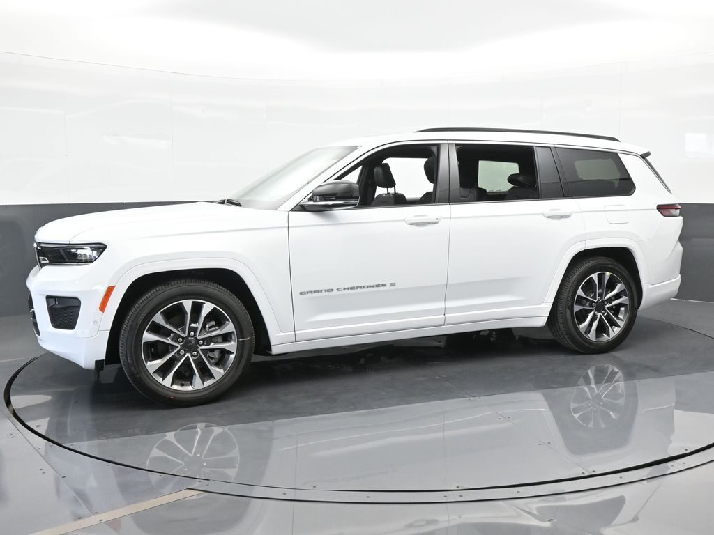 2024 Jeep Grand Cherokee Overland photo 2