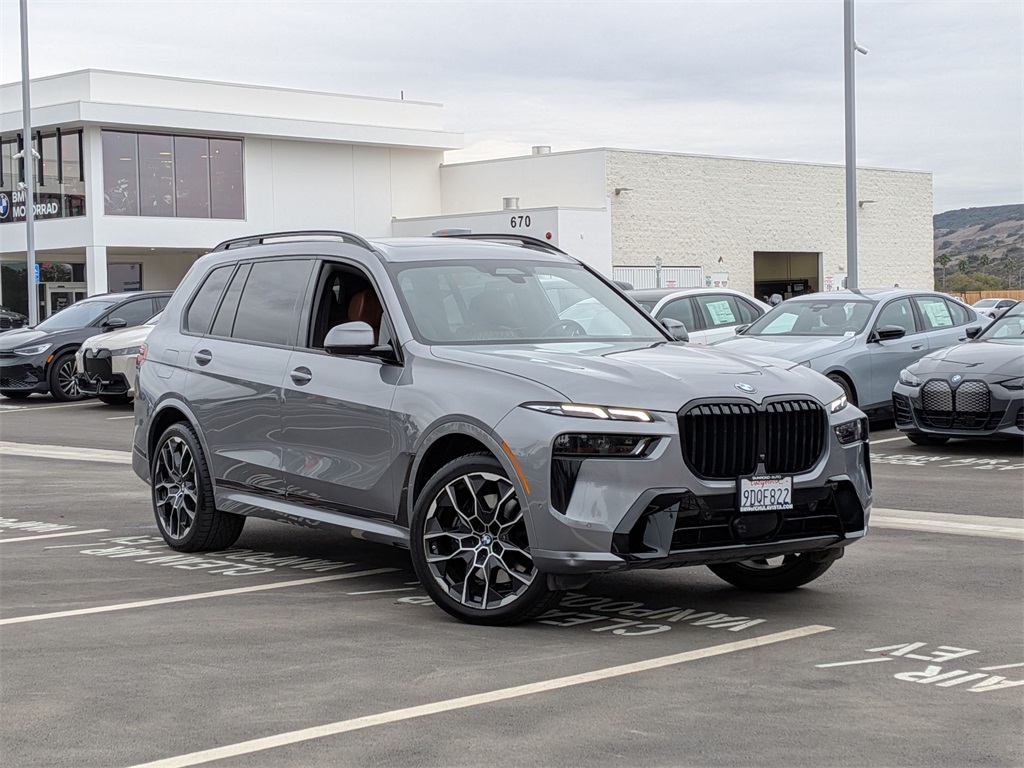 2023 BMW X7 40i's photo