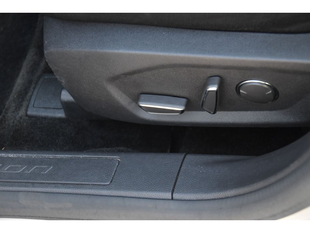 2016 Ford Fusion SE photo 23