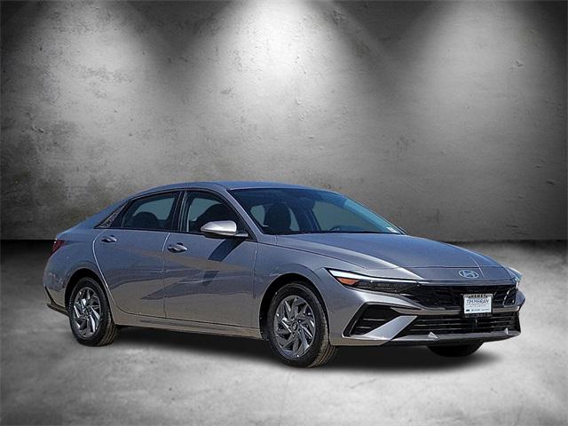2025 Hyundai Elantra Blue SEL Sport photo 3