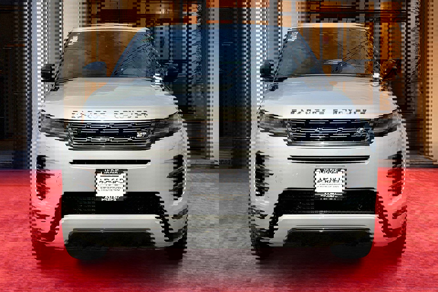 2024 Land Rover Range Rover Evoque Dynamic SE photo 2