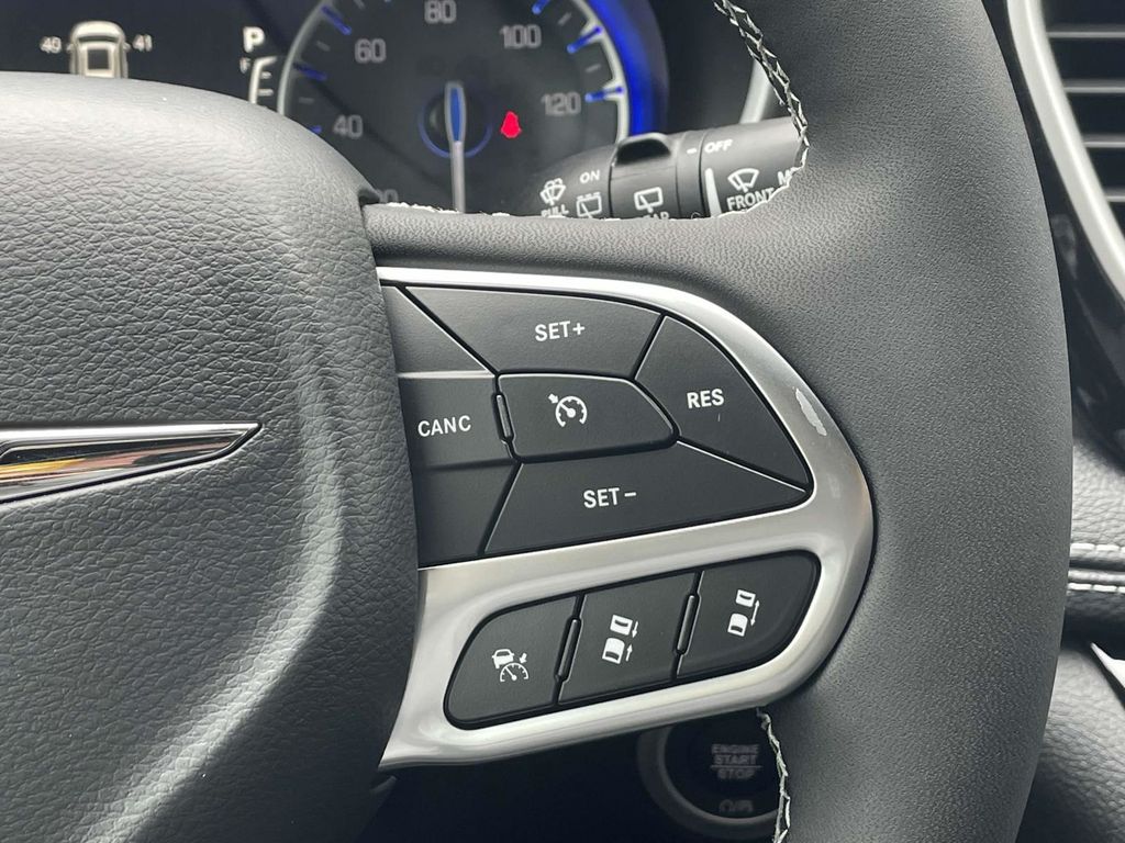 2025 Chrysler Pacifica photo 30