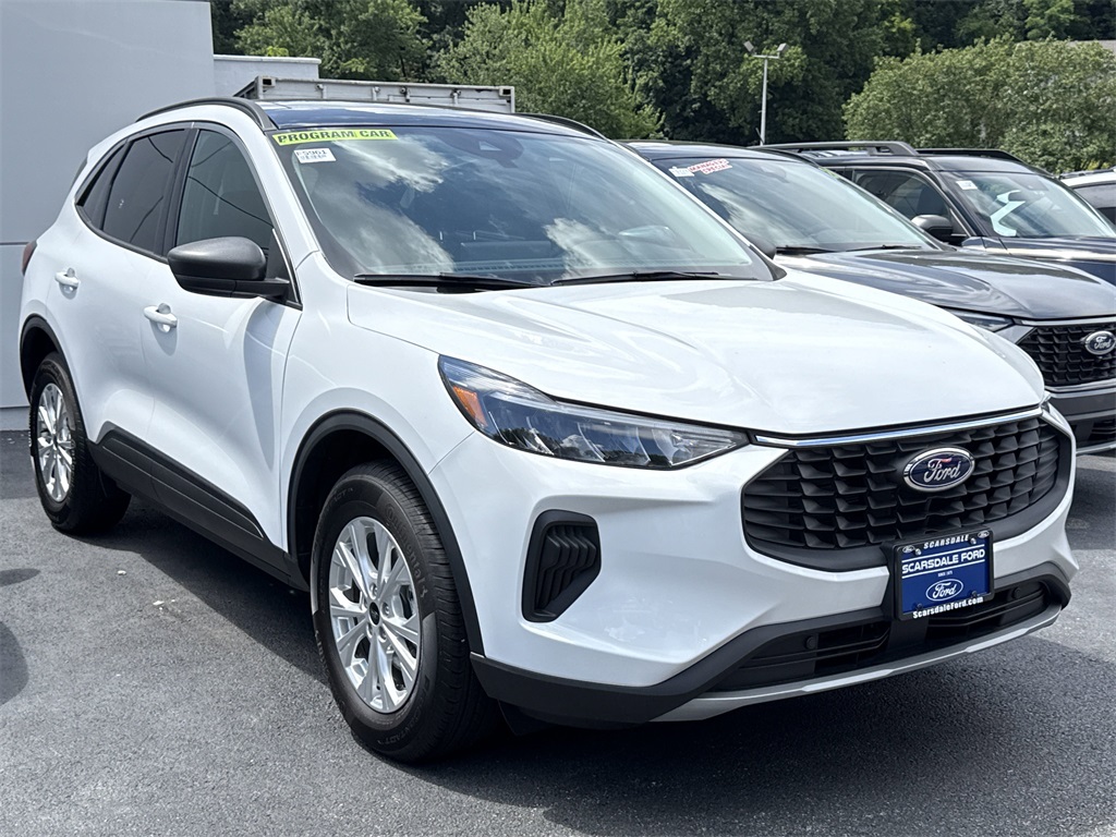 New 2024 Oxford White Ford Active™ image 1