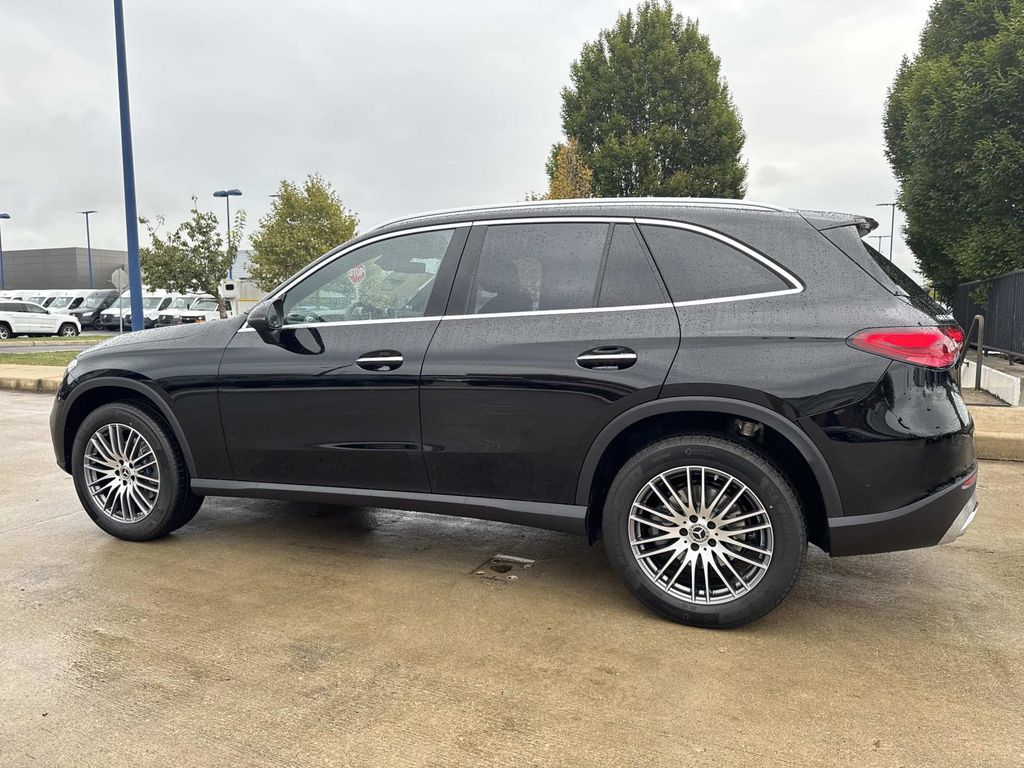 2026 Mercedes Benz GLC 300 4MATIC photo 2