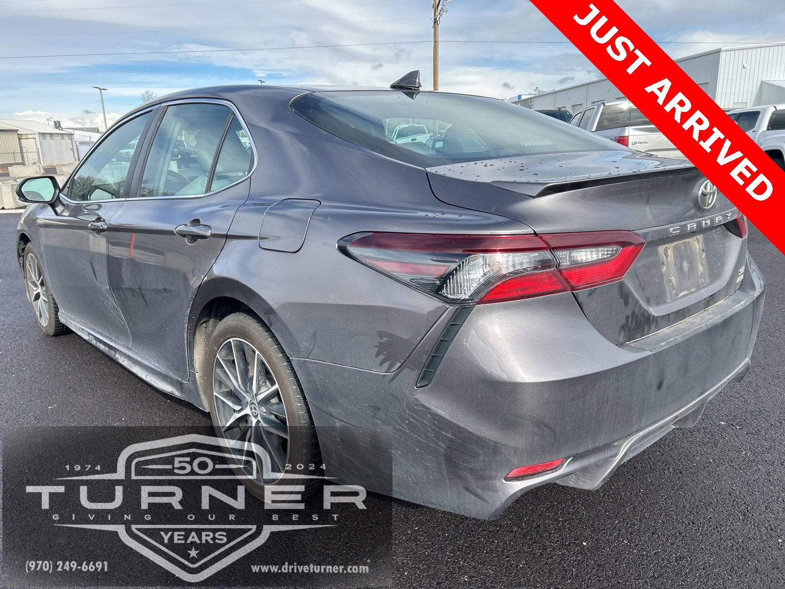 2022 Toyota Camry SE photo 3