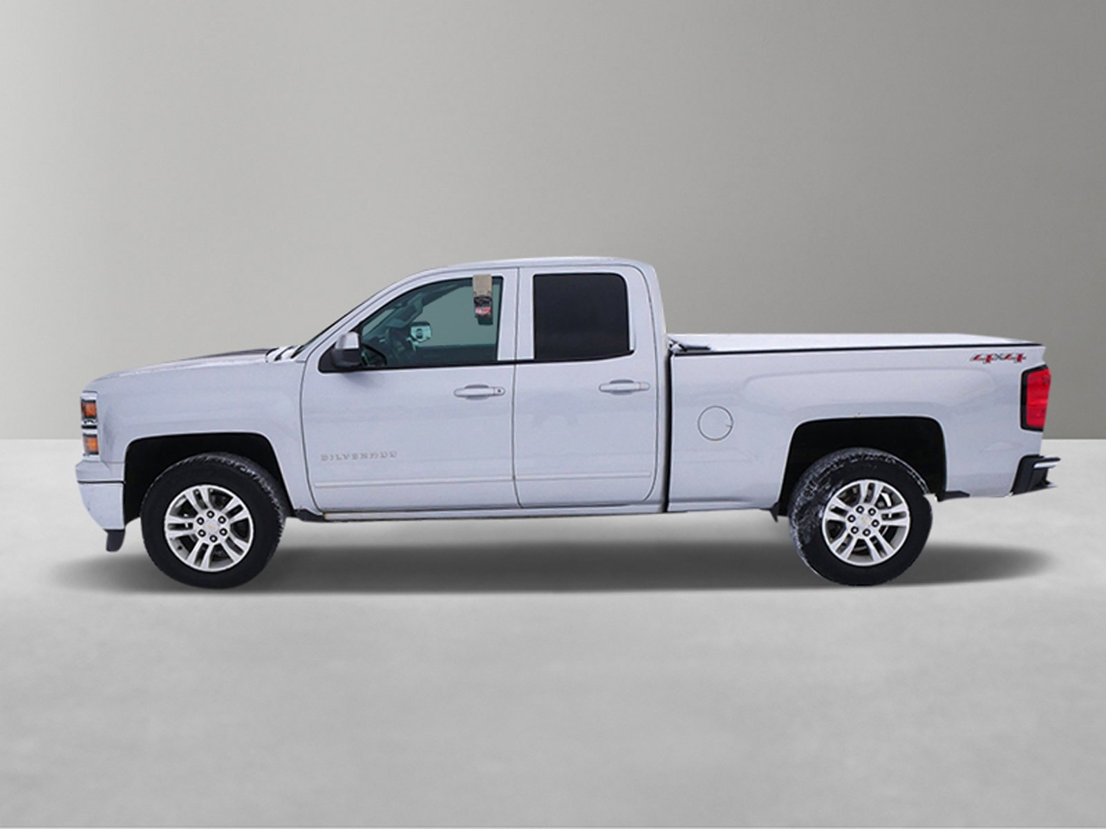 Used 2015 Chevrolet Silverado 1500 LT with VIN 1GCVKREC1FZ443981 for sale in White Bear Lake, Minnesota