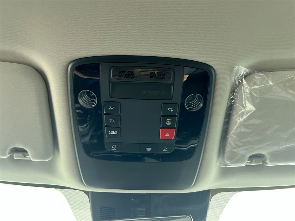 2026 Kia Carnival LX photo 18