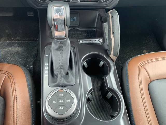 2024 Ford Bronco Outer Banks photo 12
