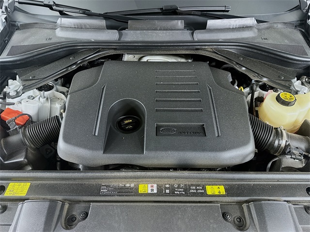 2025 Land Rover Range Rover SE photo 30