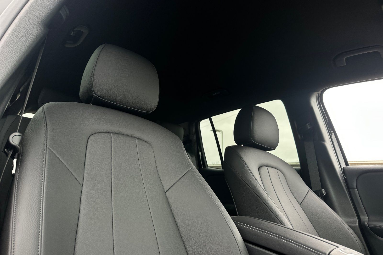 2025 Mercedes Benz GLB 250 photo 28