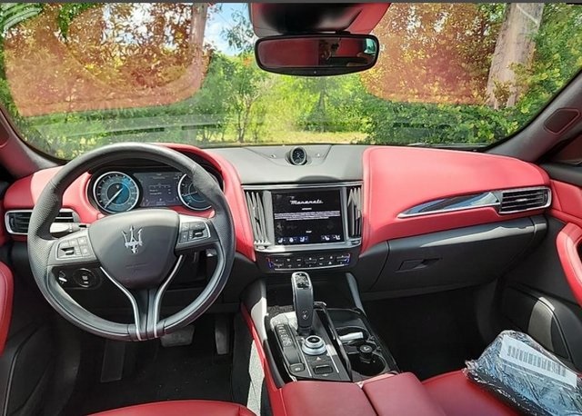2022 Maserati Levante Modena photo 2