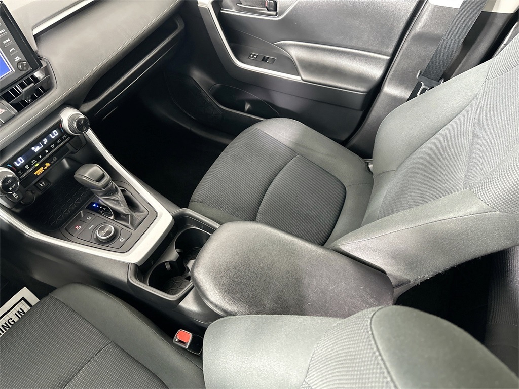 2019 Toyota RAV4 Hybrid LE photo 24