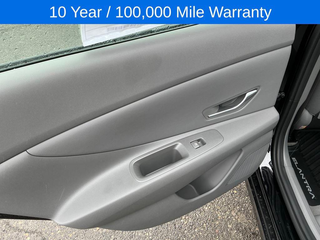 2025 Hyundai Elantra SEL Convenience photo 42