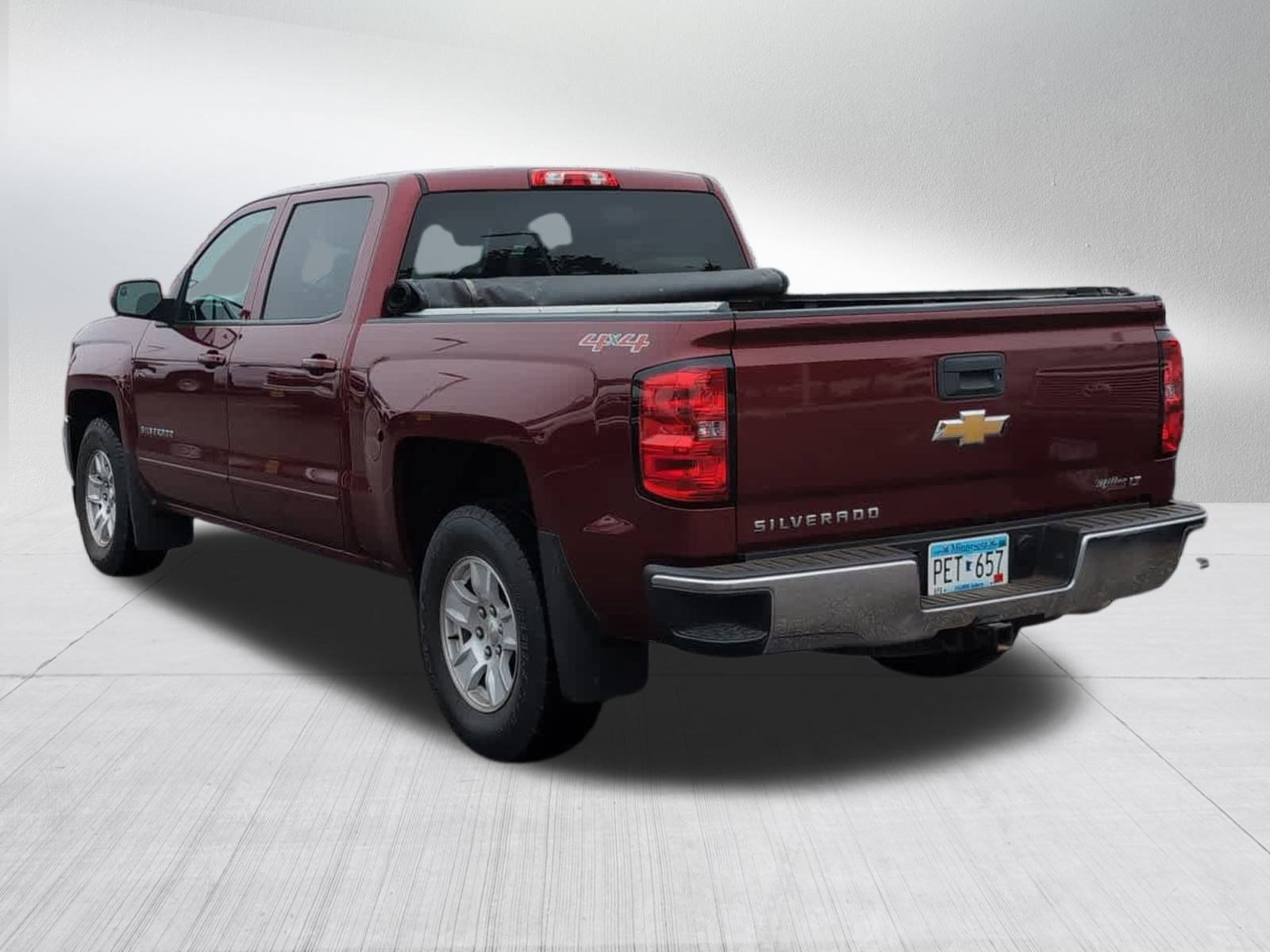Used 2017 Chevrolet Silverado 1500 LT with VIN 3GCUKREC8HG148004 for sale in Brooklyn Center, Minnesota