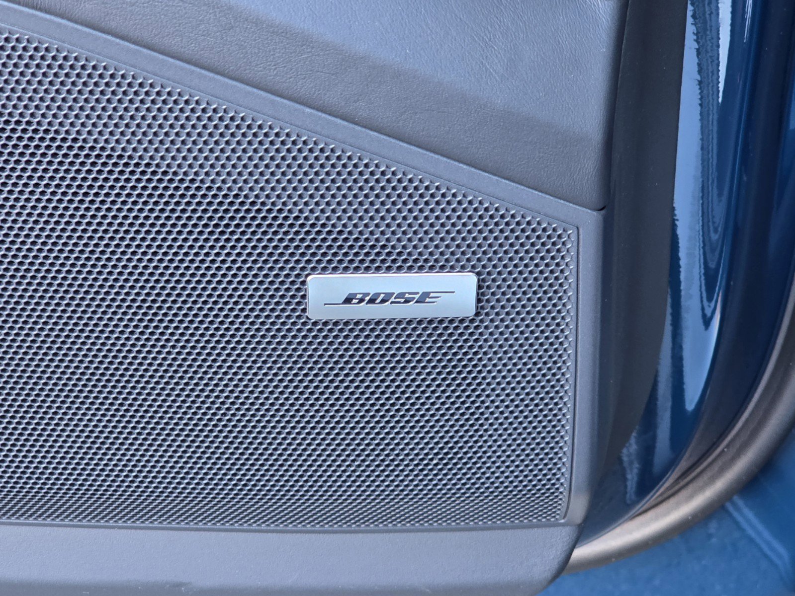 2025 Porsche Cayenne photo 7