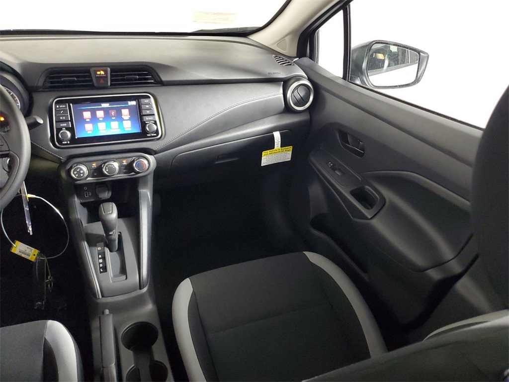 2025 Nissan Versa 1.6 S photo 13