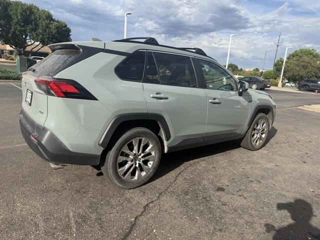 2021 Toyota RAV4 XLE Premium photo 4