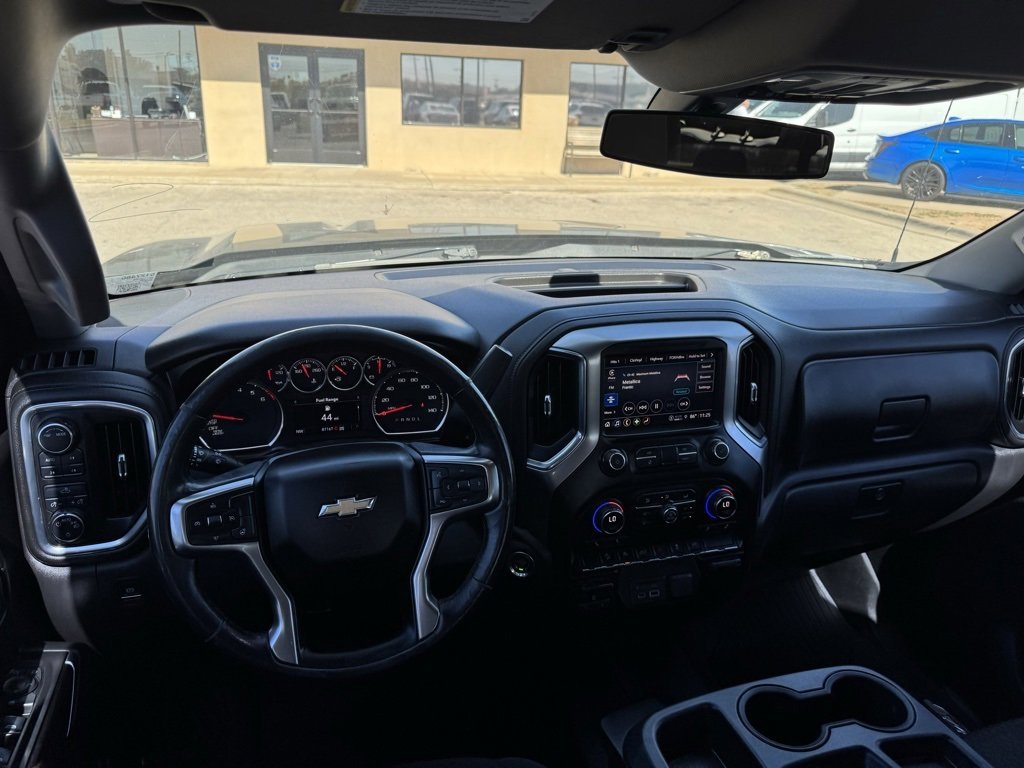 2021 Chevrolet Silverado 1500 LT photo 2