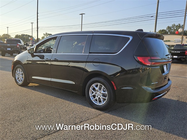 2026 Chrysler Pacifica photo 10