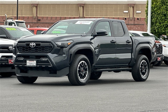 2024 Toyota Tacoma TRD 4x4 photo 8
