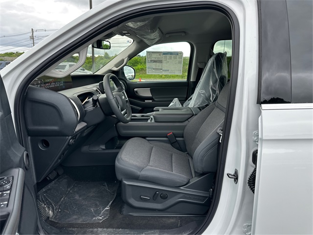 2025 Ford Expedition photo 5