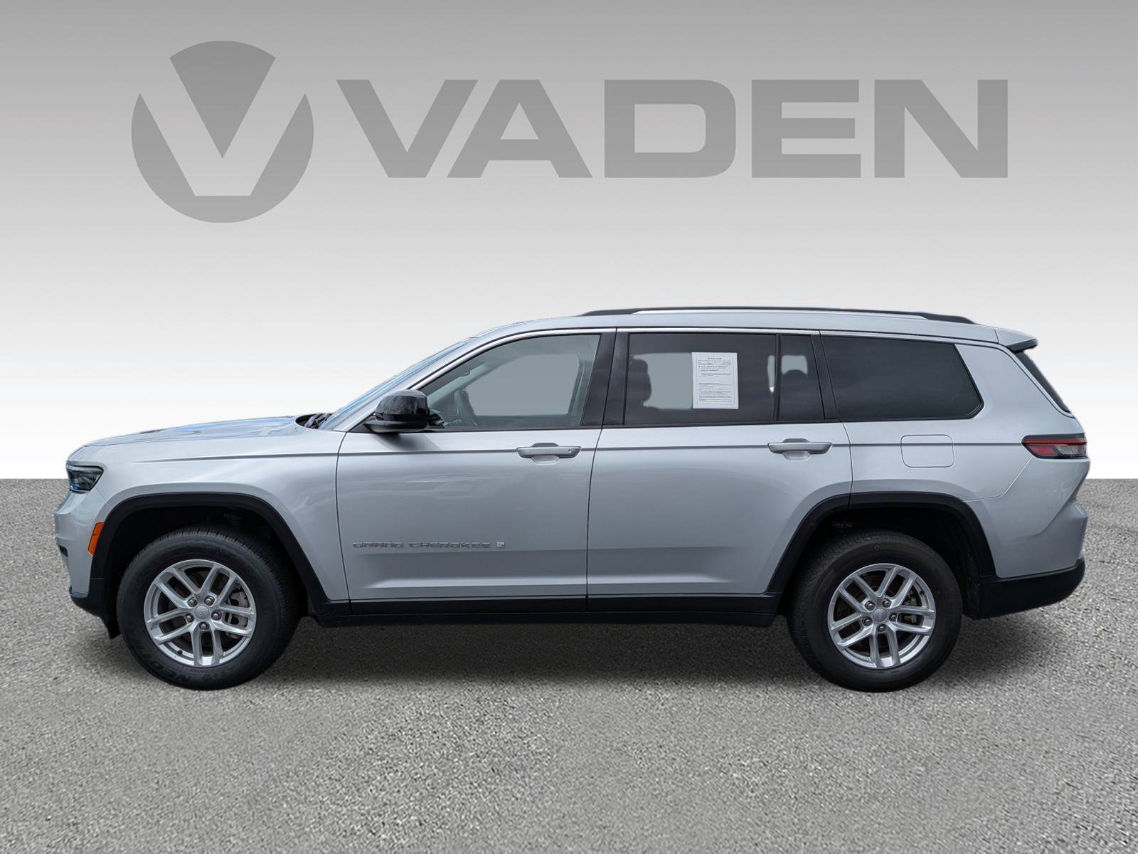 2023 Jeep Grand Cherokee Laredo photo 15