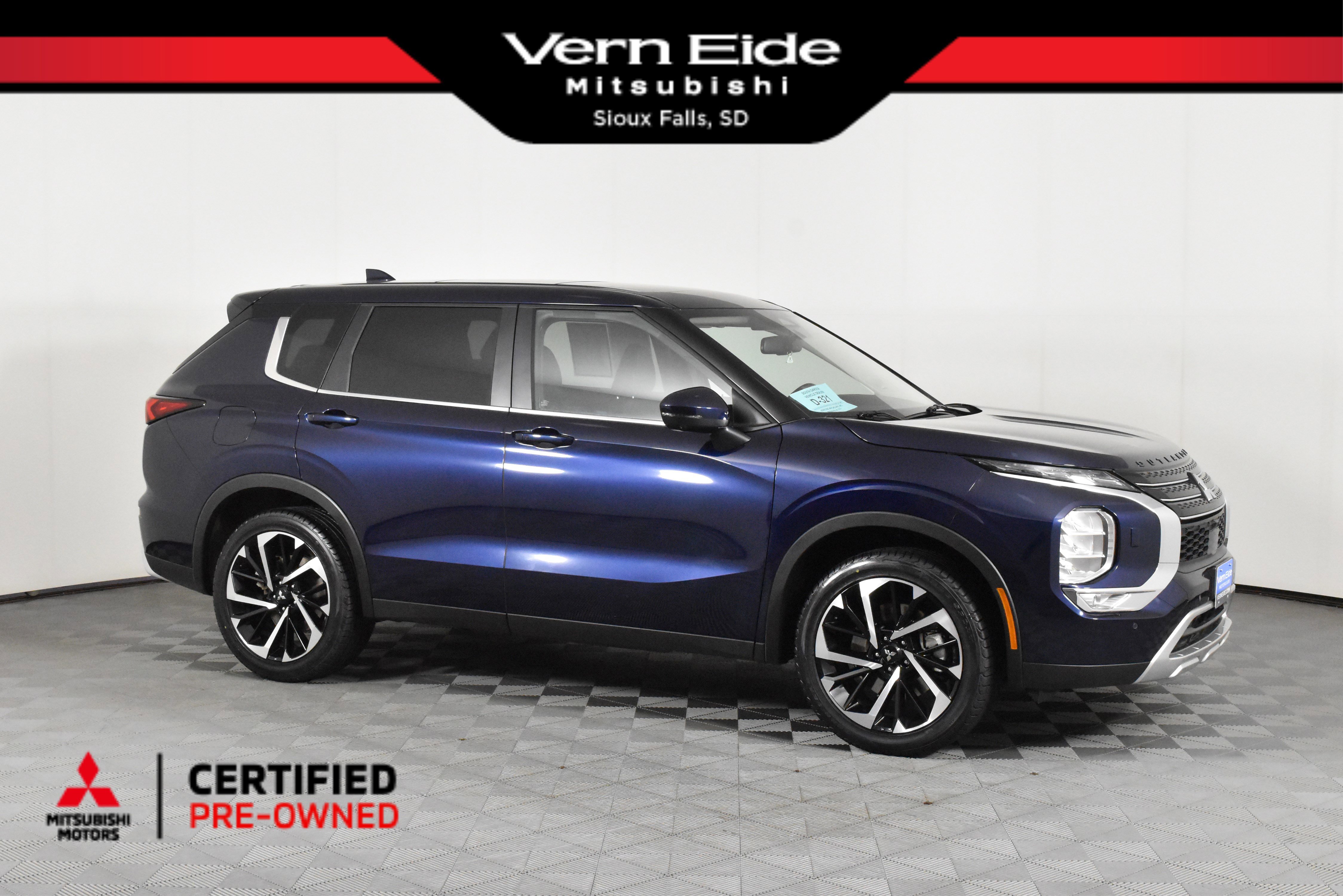 2023 Mitsubishi Outlander SE's photo