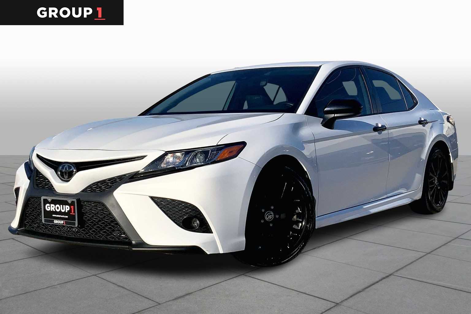 2020 Toyota Camry SE Nightshade's photo
