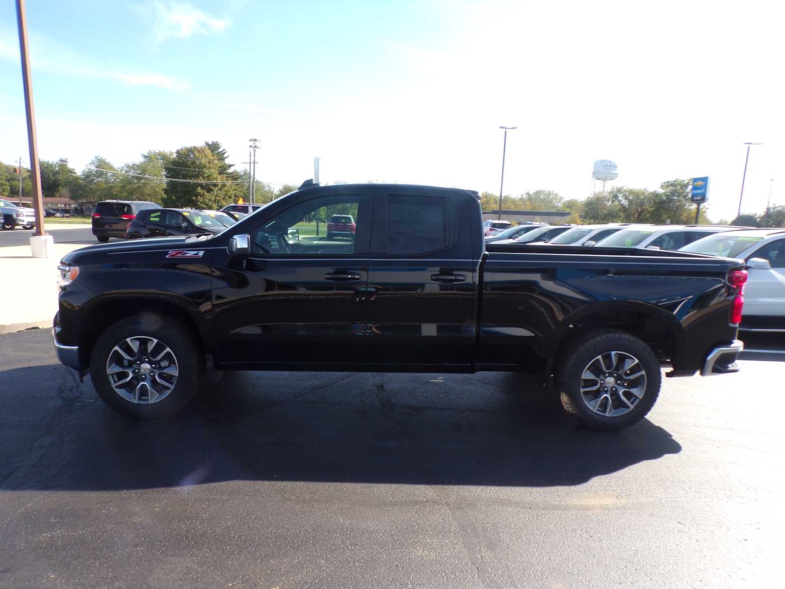 2026 Chevrolet Silverado 1500 LT photo 3