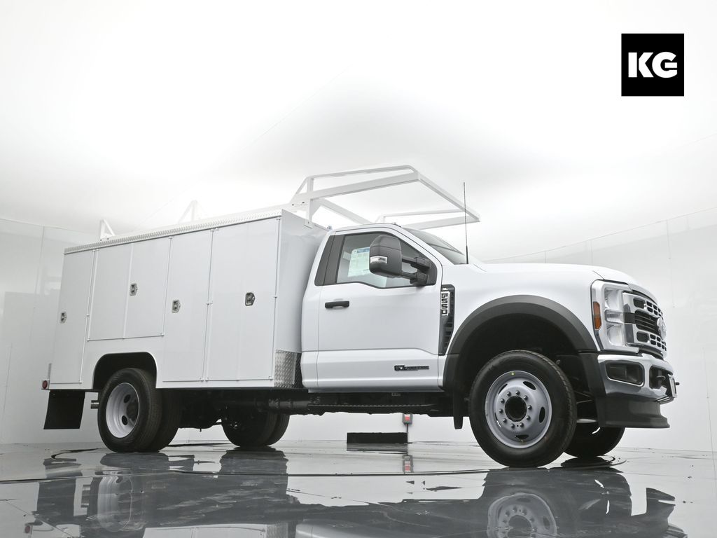 2024 Ford F-550 Super Duty Chassis Cab XL's photo