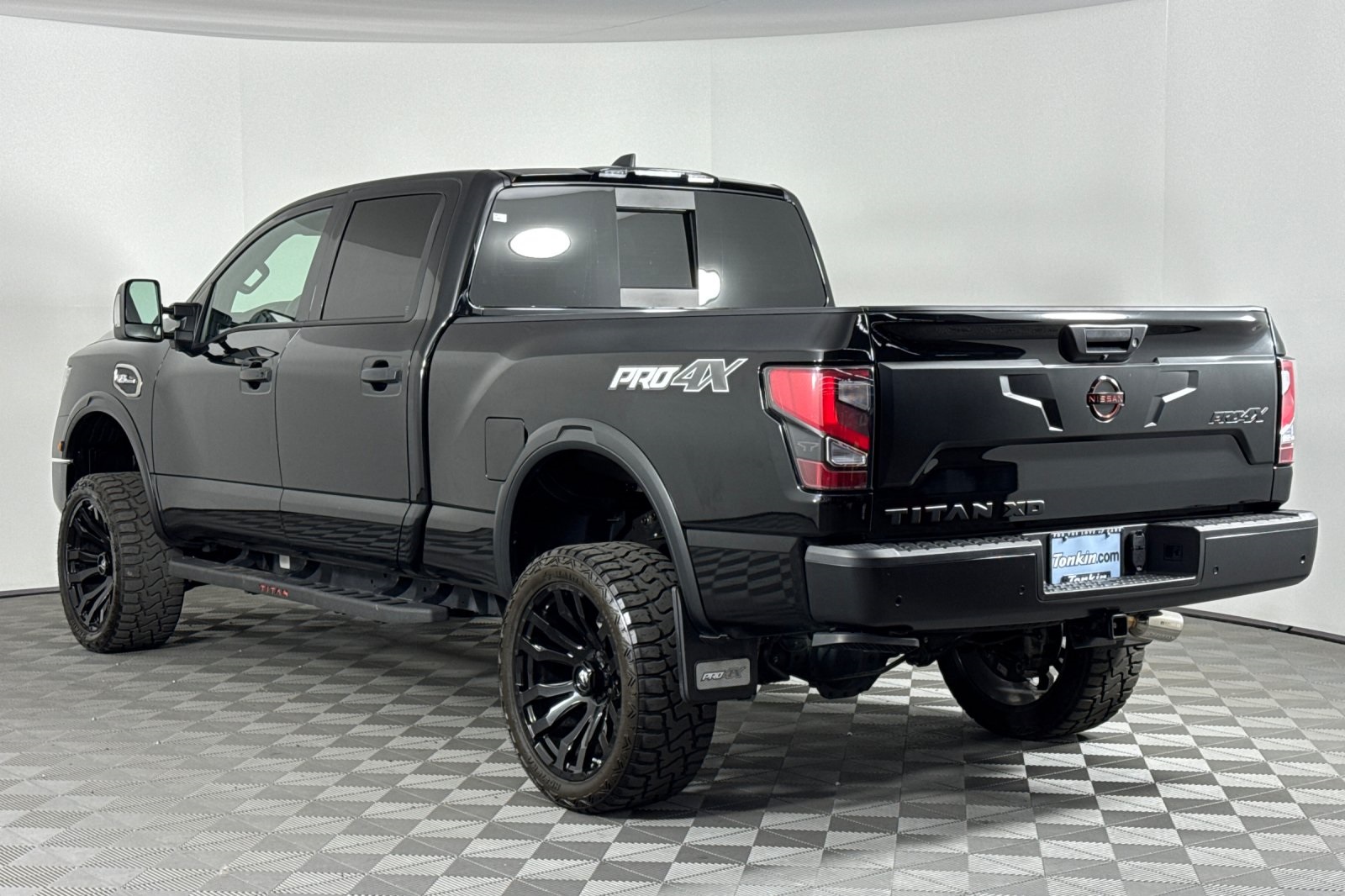 2023 Nissan Titan PRO-4X photo 6