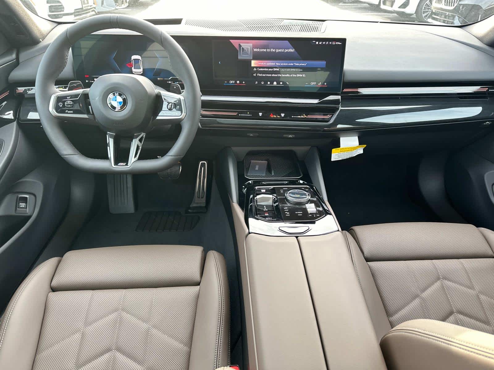 BMW5シリーズ　225/55R17×4 New 2025 BMW 5 Series 530i xDrive Sedan in Savoy #B25114