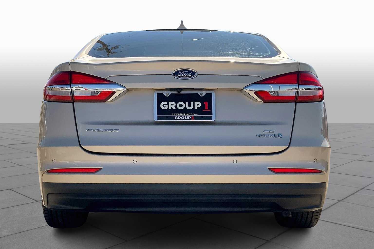 2019 Ford Fusion Hybrid SE photo 3