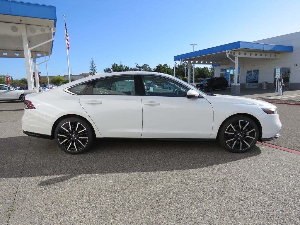 2025 Honda Accord Hybrid Touring photo 4