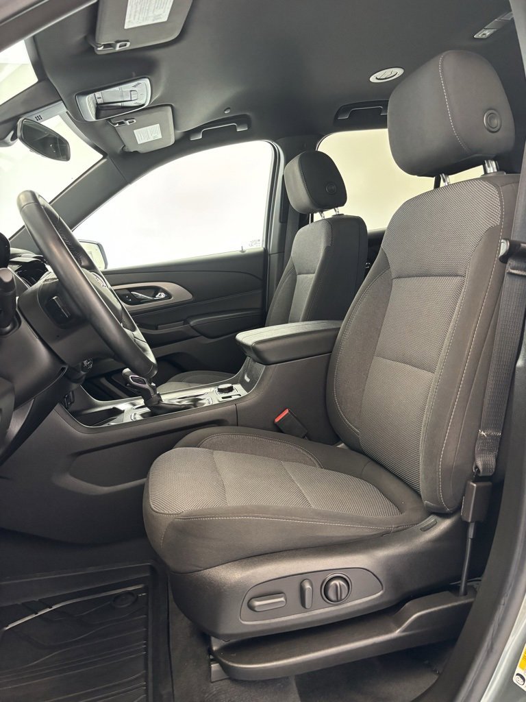 2023 Chevrolet Traverse Cloth photo 3