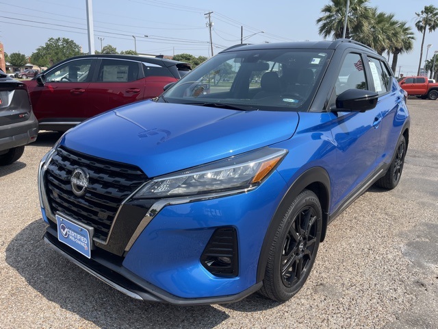 2023 Nissan Kicks SR photo 2