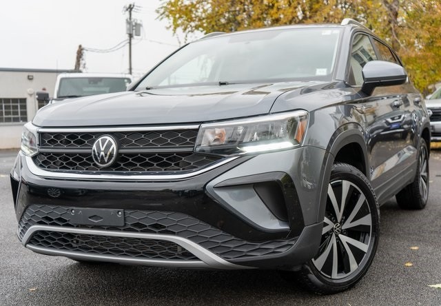 2022 Volkswagen Taos SE's photo