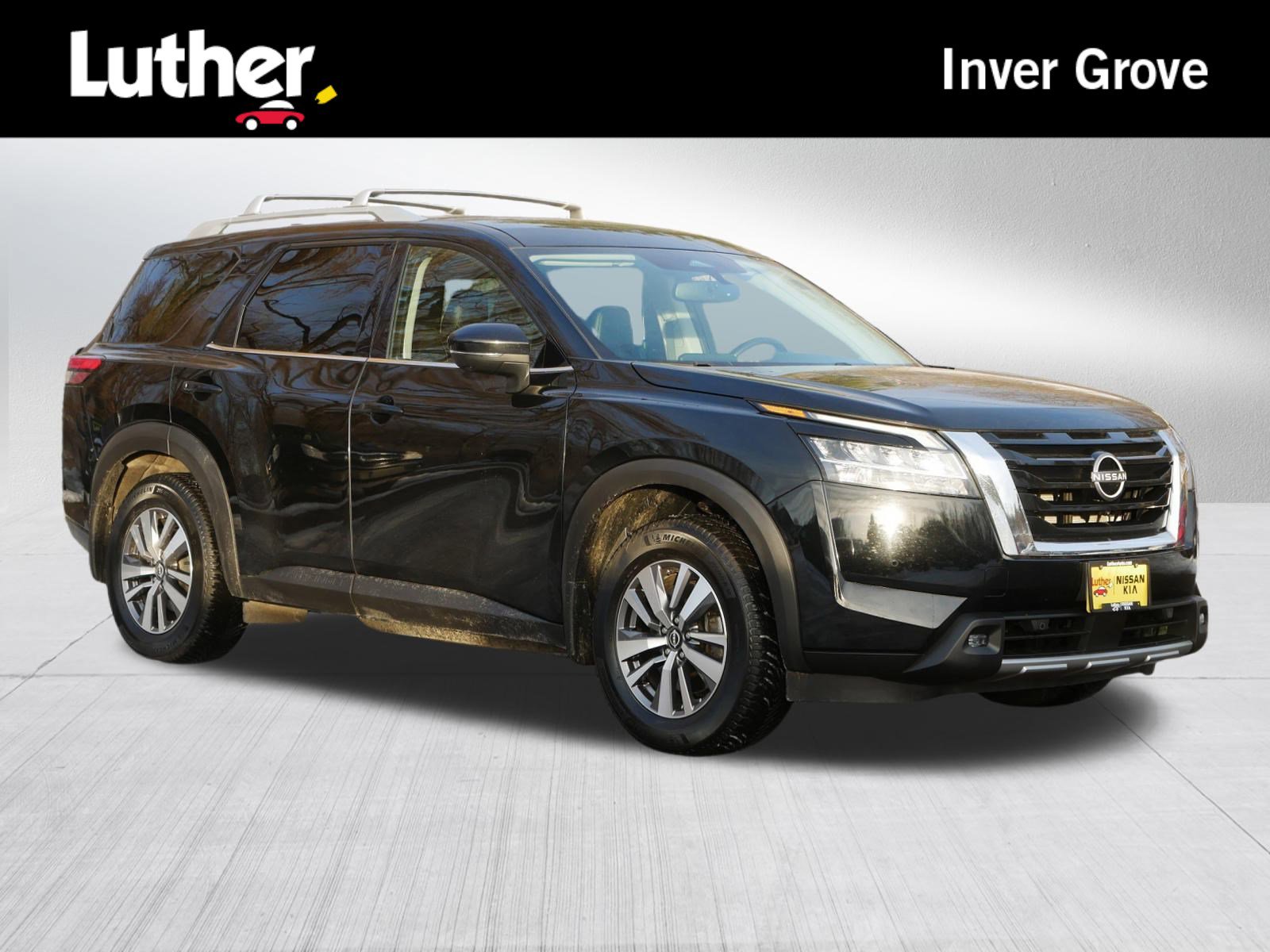 2022 Nissan Pathfinder SL's photo