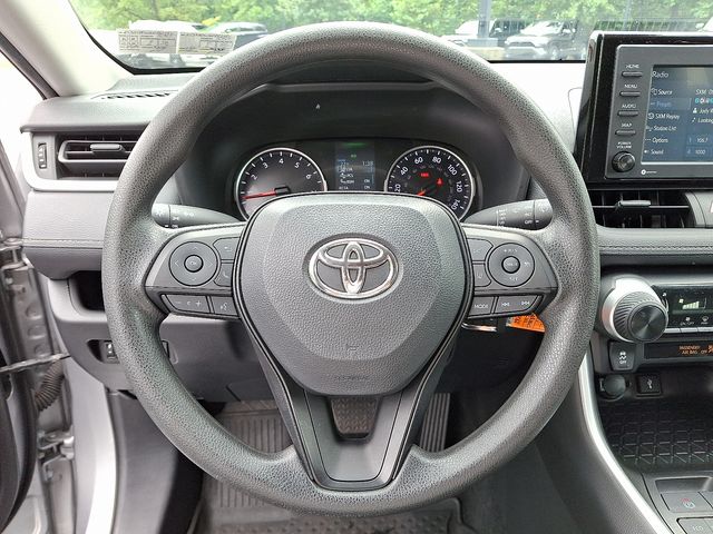 2022 Toyota RAV4 LE photo 18