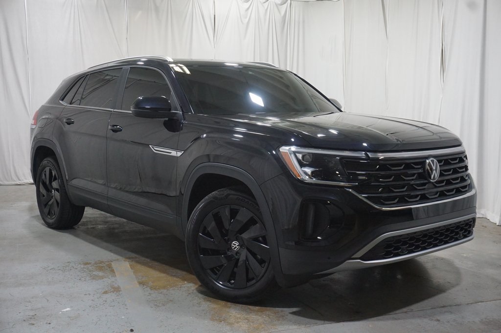 2025 Volkswagen Atlas Cross Sport SE Technology photo 2