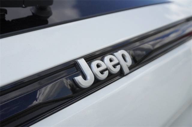 2025 Jeep Grand Cherokee Summit photo 11