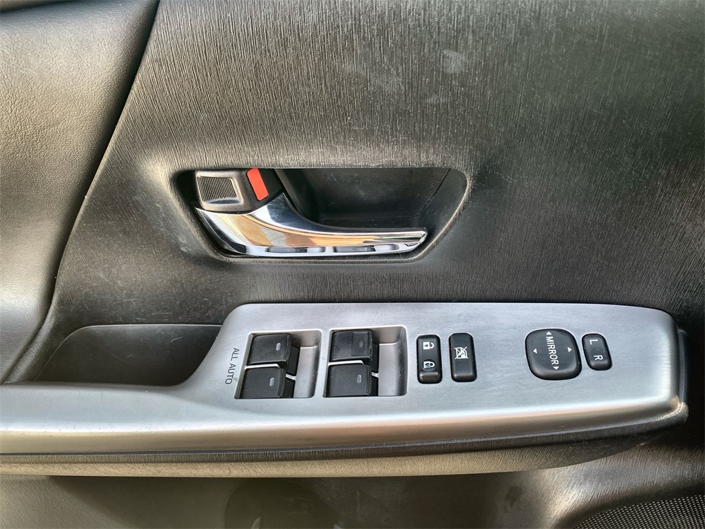2017 Toyota Prius V Four photo 15