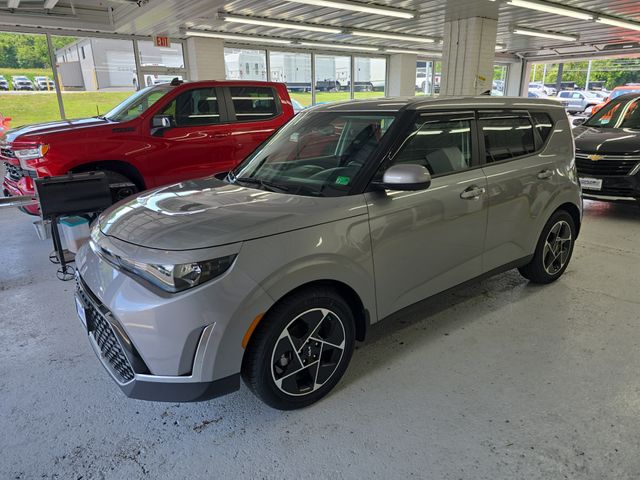 2024 Kia Soul EX photo 2
