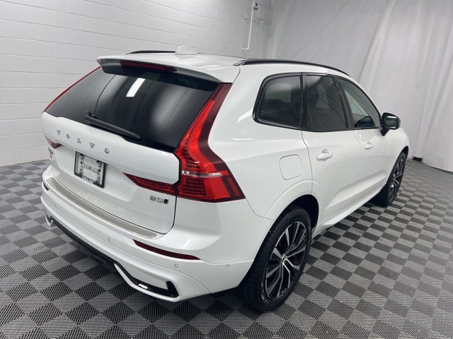 2024 Volvo XC60 B5 Plus photo 5