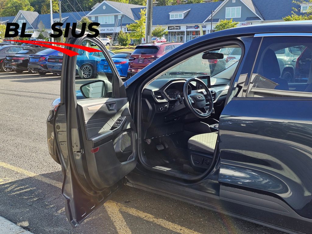 2022 Ford Escape SE photo 4
