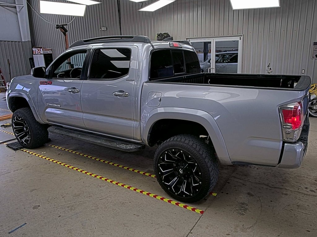 2016 Toyota Tacoma Limited photo 4