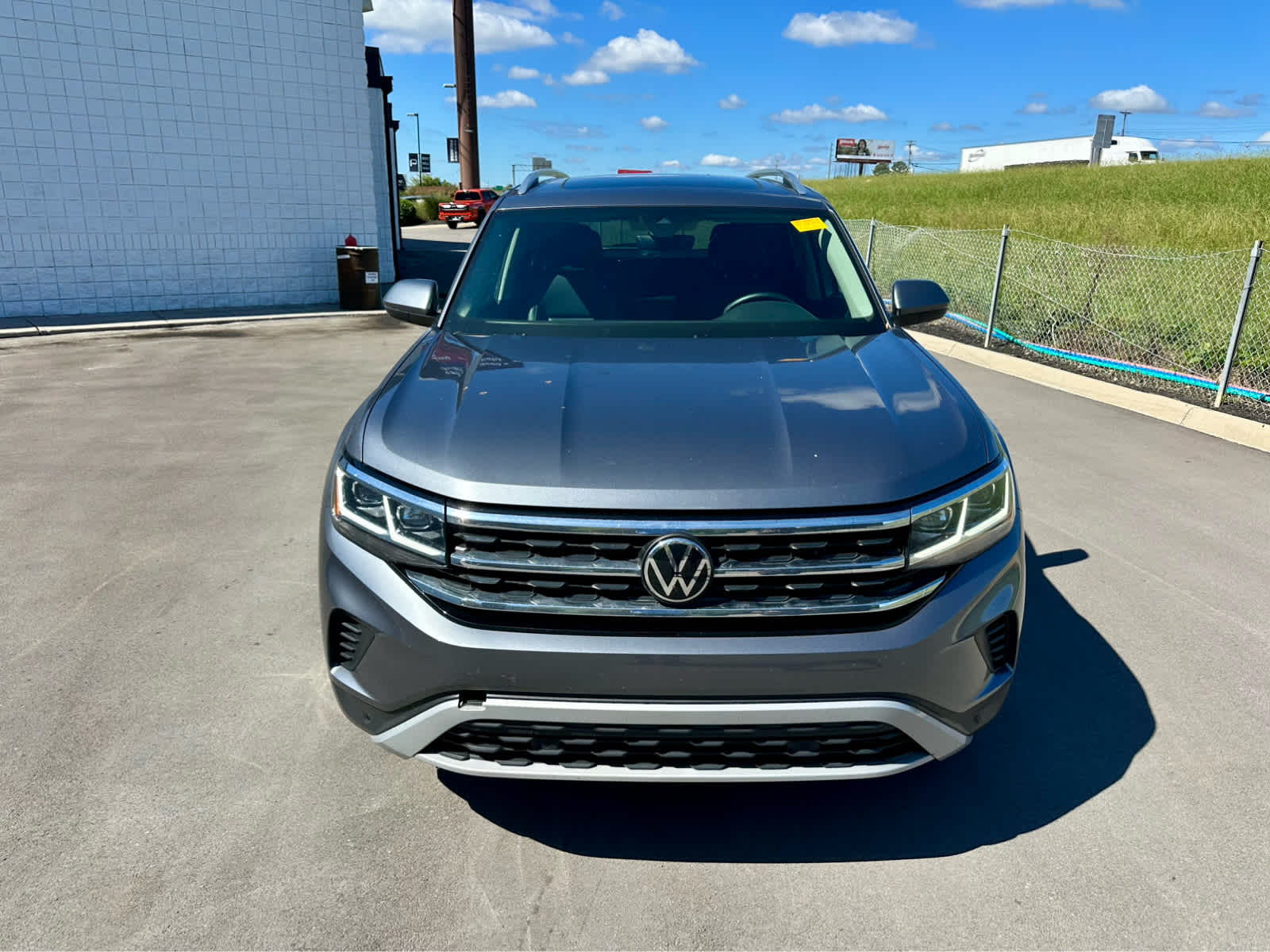 2023 Volkswagen Atlas SEL photo 2