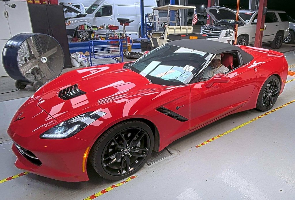 2015 Chevrolet Corvette Stingray 2LT photo 2