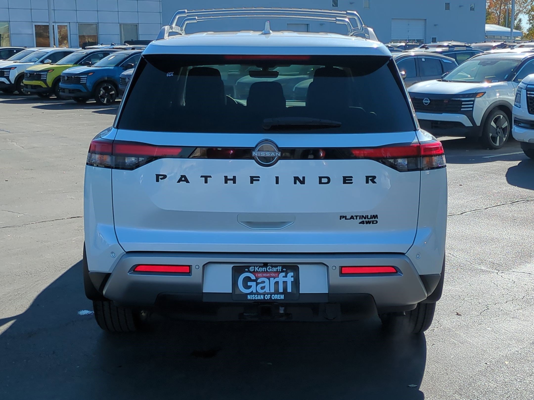2025 Nissan Pathfinder Platinum photo 2