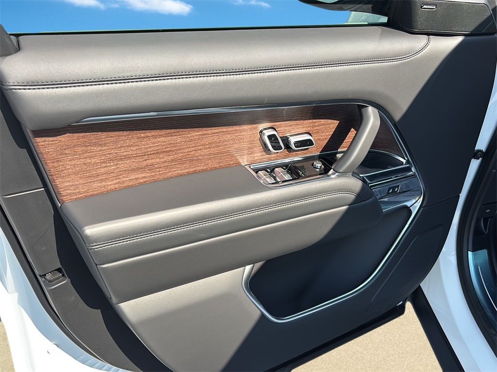 2025 Land Rover Range Rover SE photo 20